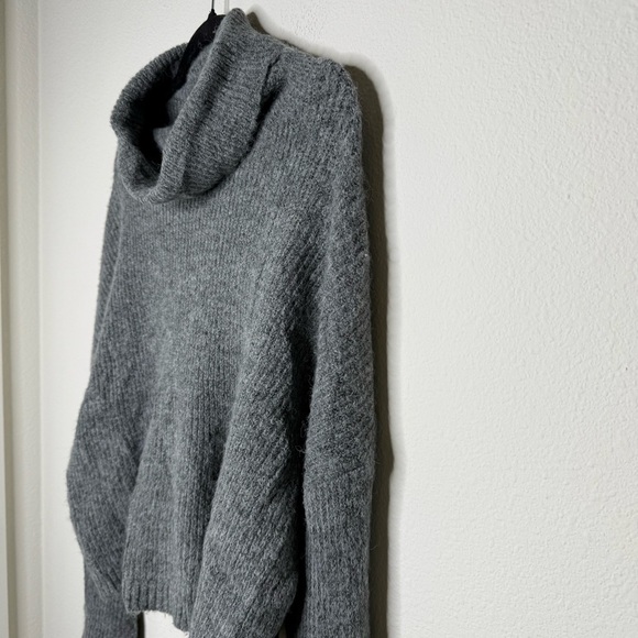 Target Wild Fable Cowl Neck Bell Sleeve Cropped Sweater Gray Size Large - Picture 10 of 12